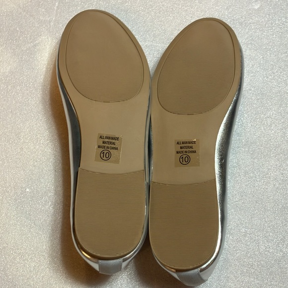 Soft upper silver pu ballerina flats. Size 10. - Picture 3 of 4